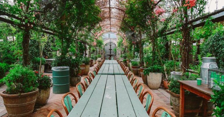 Hosting - Green Wooden Table With Chairs